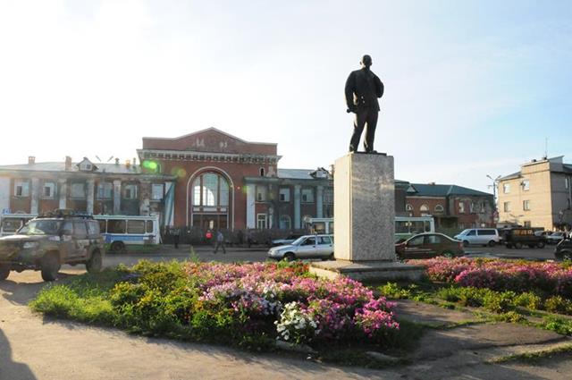 Коьлас памятник Ленину на железнодорожном вокзале