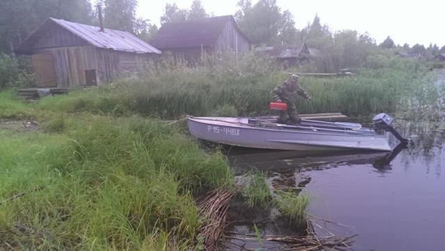 лодка на реке Пунема