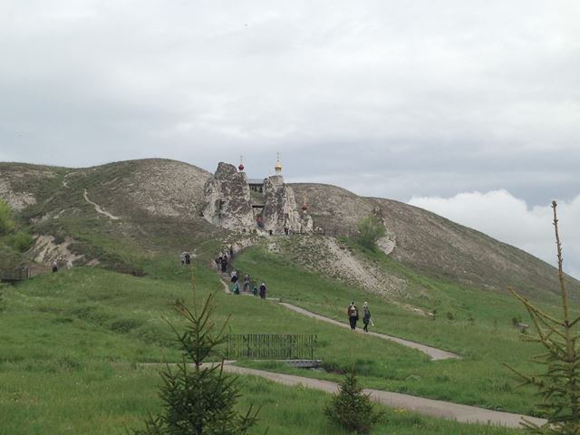 Пещерный храм в Костомарово