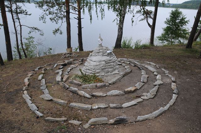 Памятник кыштымскому существу карлику Алешеньке